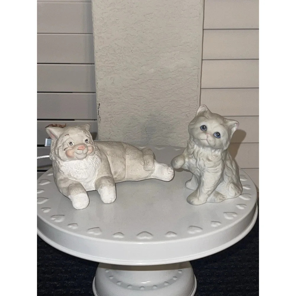 Vintage Cast Art 1990's Dreamsicles Cat Kristen & Homeco sitting Cat Figurine